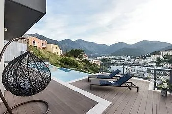 Elli Villa *